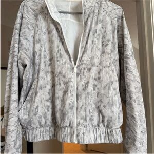 Lululemon Women's Gray Patterned & white reversible Jacket. Lululemon.